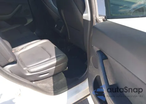 2023 Tesla Model Y Awd/Long Range Dual Motor All-Wheel Drive z USA, uszkodzony, nr VIN 7SAYGAEE1PF700262